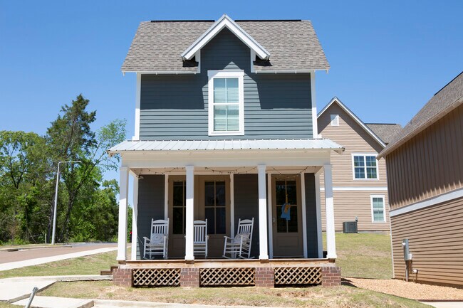 Foto del edificio - Traditions Townhomes | Student Housing