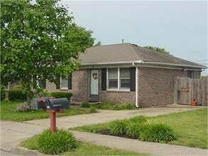 Building Photo - 121 Arrowhead Dr