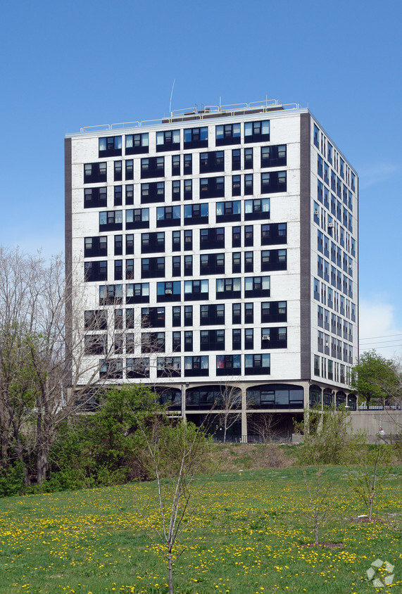 Building Photo - Hilltop Towers