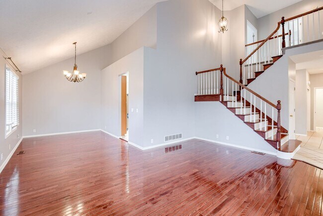 Building Photo - Beautiful 4 Bedroom In Rose Garden Estates!!