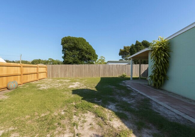 Building Photo - 1027 Beech Rd