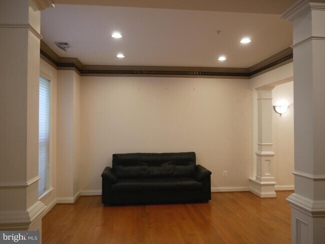Foto del edificio - 211 Watkins Pond Blvd
