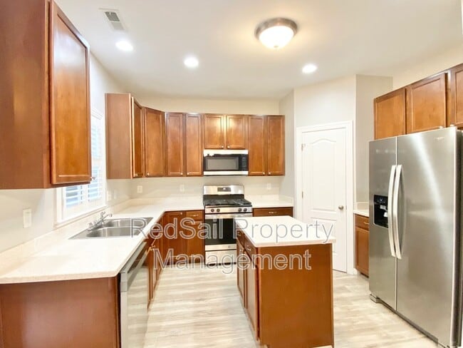 Foto del edificio - 411 Quarterpath Rd