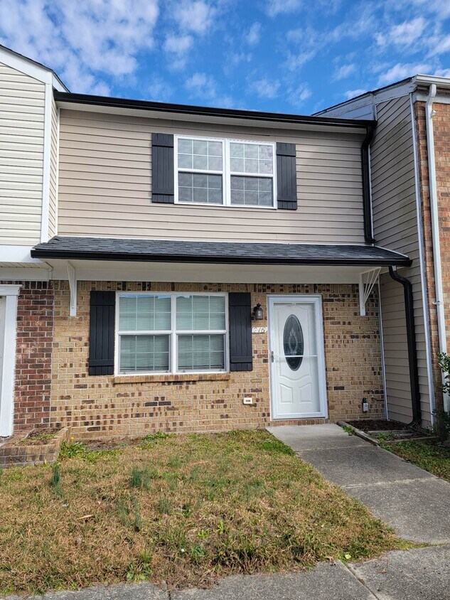 216 Myrtlewood Cir, Jacksonville, NC 28546 Townhouse for Rent in
