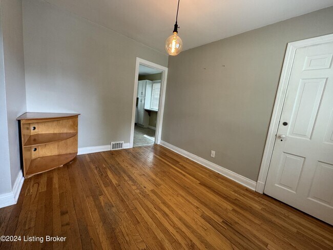 Foto del edificio - 249 Norbourne Blvd