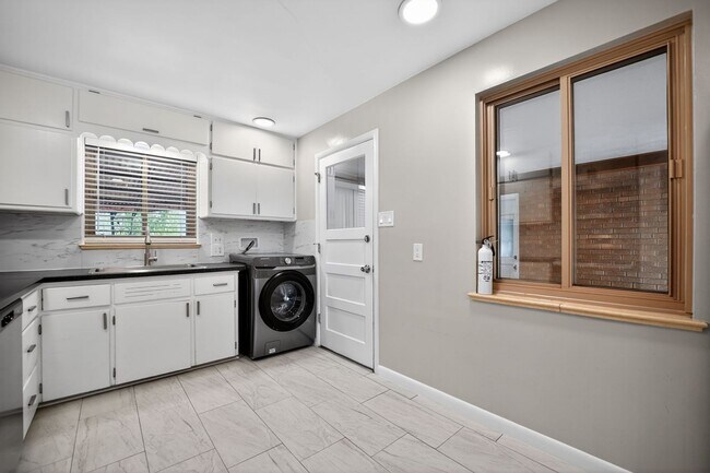 Foto del edificio - 11111 E Montview Blvd