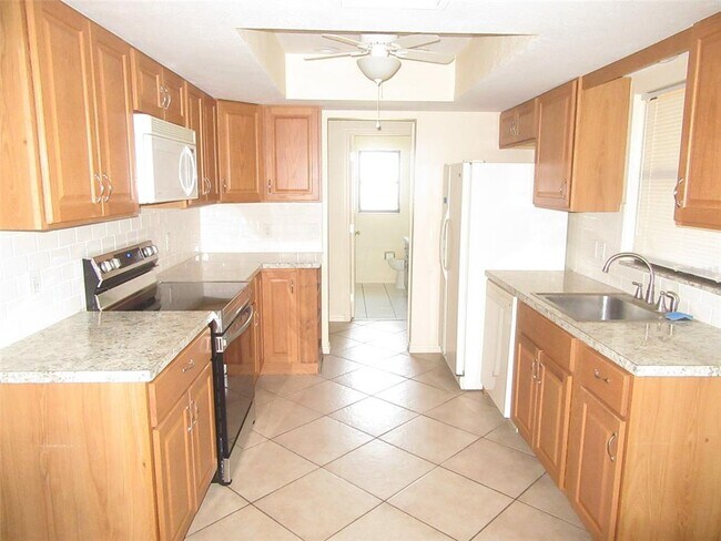 Foto del edificio - 2489 Mockingbird St