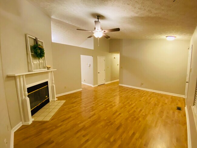 Building Photo - 6033 Waterbury Ln