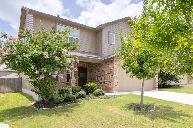 Foto del edificio - Large Open Floorplan Located in Redbird Ra...