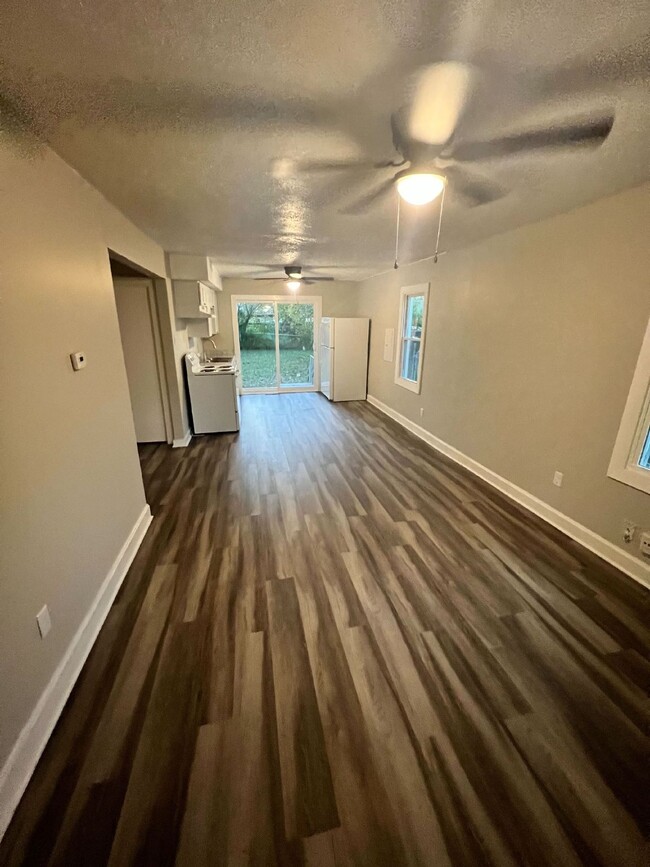 Building Photo - Newly Remodeled Cozy 2-Bedroom Home in Lou...