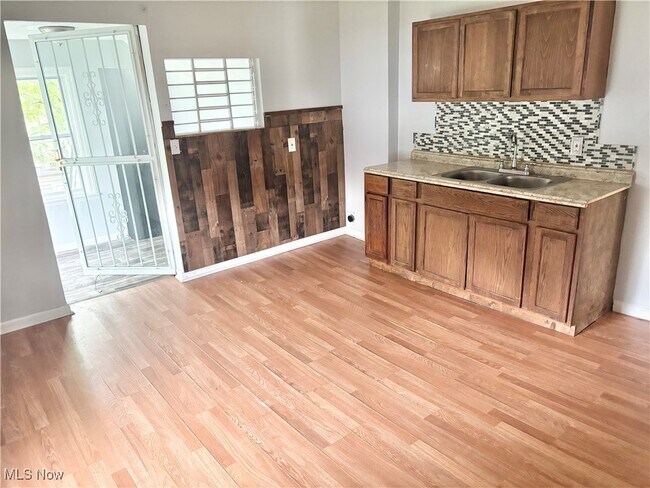 Foto del edificio - 3134 W 46th St