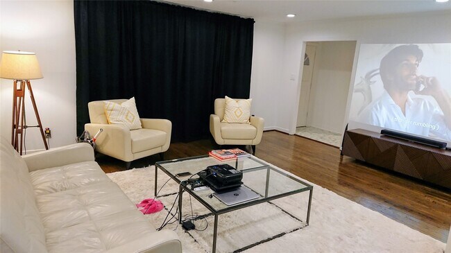 Foto del edificio - 1202 Shadeland Dr