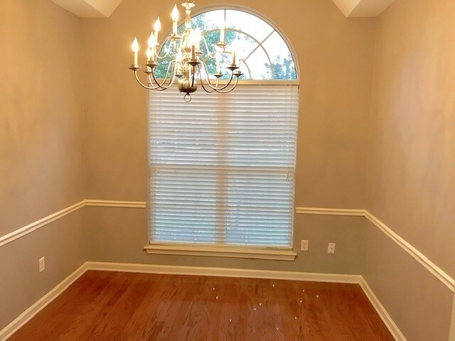 Foto del edificio - Fantastic Home In A Great Location! Spacio...