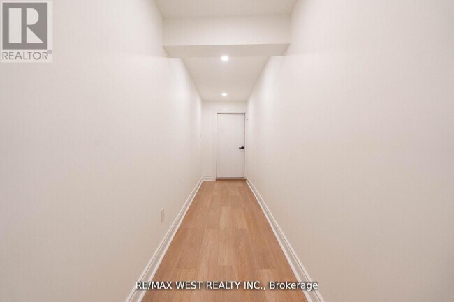 Photo du bâtiment - 75 Wright Crescent