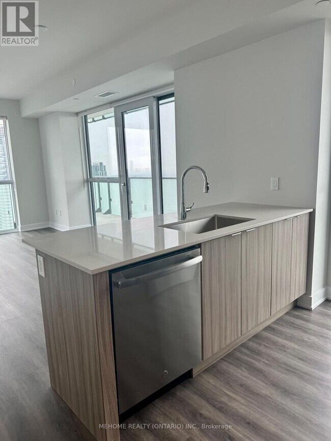 Photo du bâtiment - 430-4430 Square One Dr
