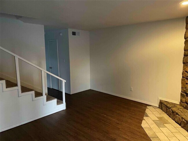 Foto del edificio - 917 Acacia Cir