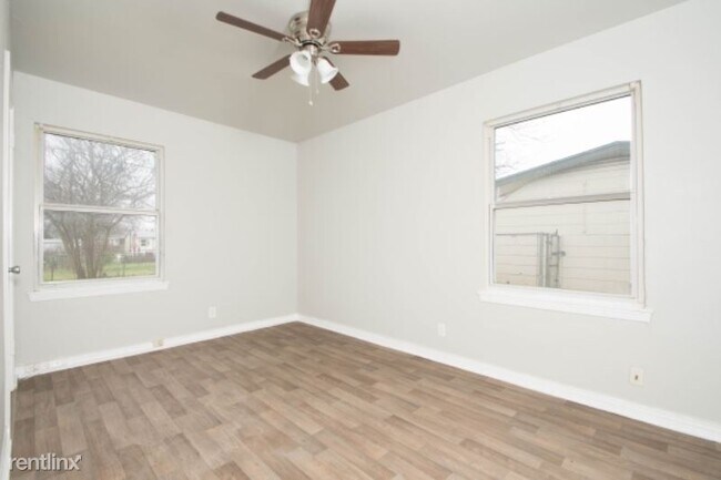 Foto del edificio - 4 br, 1 bath House - 306 Honey
