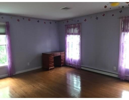 Building Photo - 562 Elm St