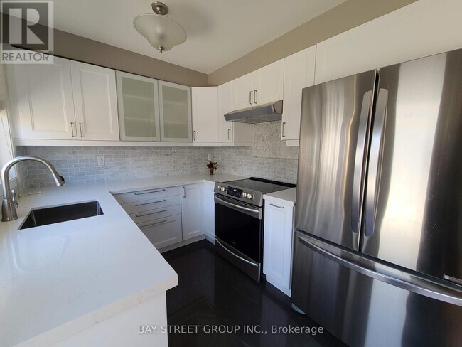 Building Photo - 5556 Thorn Ln