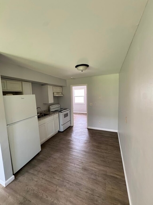 Building Photo - 1328 Juniper Dr