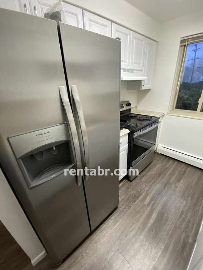 Building Photo - Remodeled Townhome IN Wheat Ridge-Availabl...