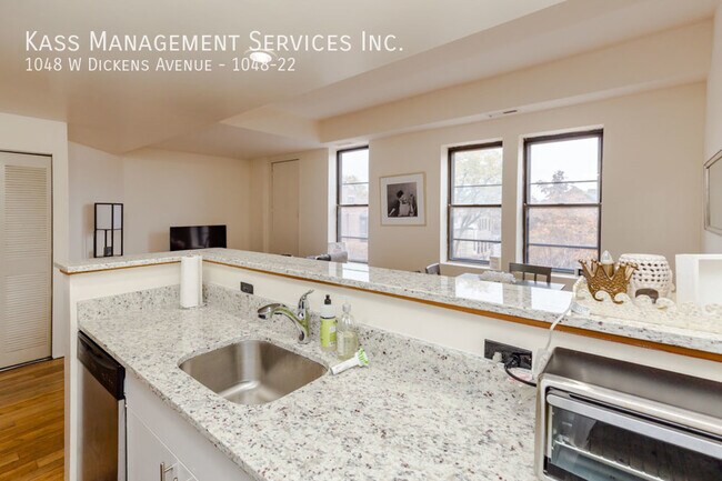 Foto del edificio - 1048 W Dickens Ave