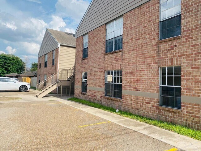 Foto del edificio - 1006 W Kelly Ave