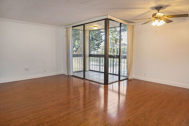 Foto del edificio - 2455 Lindell Blvd