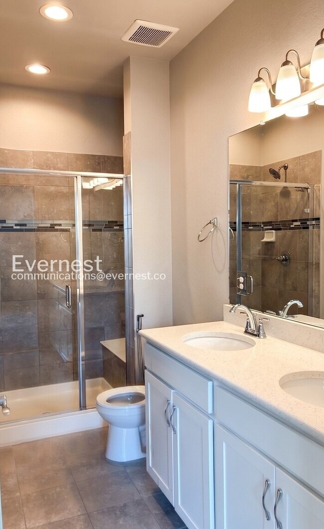 Building Photo - 3 Bed/2.5 Bath Town Home with Garage / Available Soon!