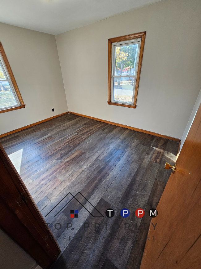 Building Photo - 2 Bedroom | 1 Bathroom Single Family Home ...