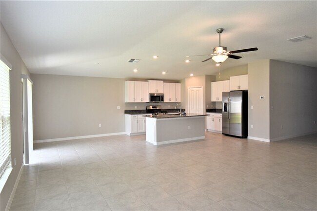 Foto del edificio - Like New 4 Bedroom Home