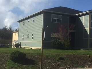 Primary Photo - 2045 SE Azalea Ave