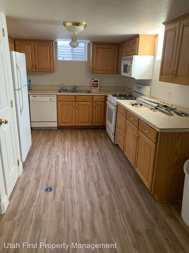 Building Photo - 164 N 400 W