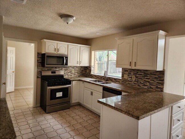 Foto del edificio - 22606 Powell House Ln