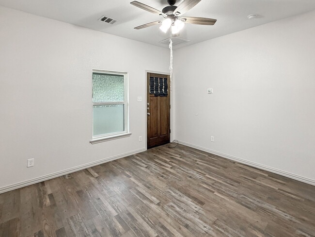 Building Photo - 2424 Mckinley Ave