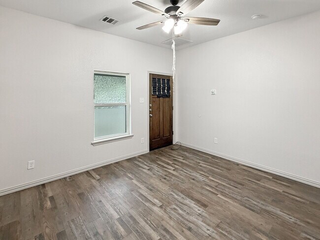 Foto del edificio - 2424 Mckinley Ave