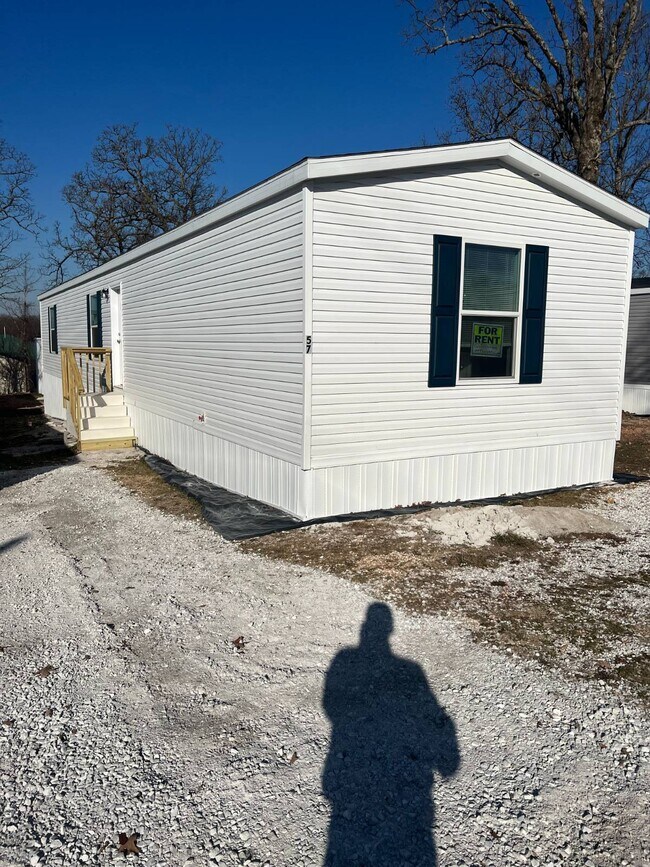 Building Photo - 200 E Zora St