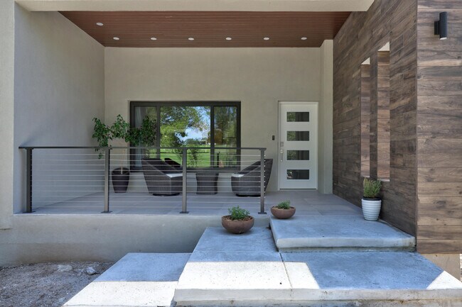 Building Photo - 1706 Princeton Dr NE