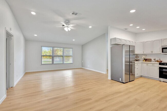 Foto del edificio - 9312 Pinion Dr