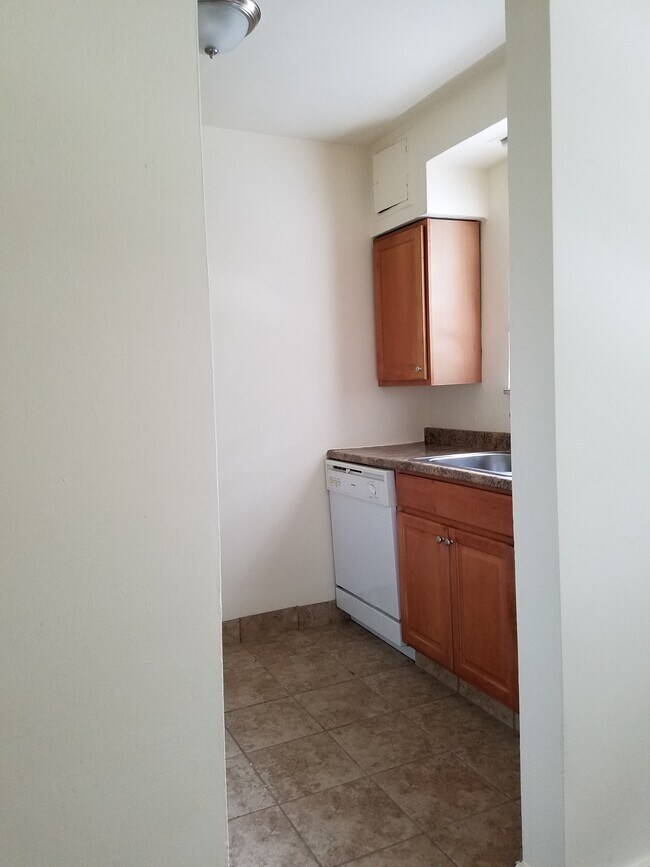 Building Photo - 622 Southcrest Ct