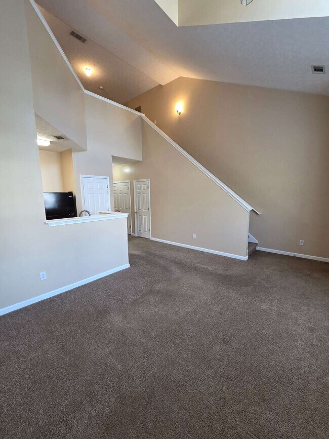Foto del edificio - 2/2 Townhome close to shopping and dining