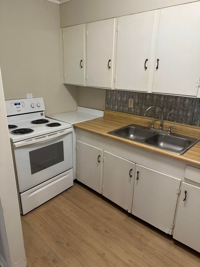 Building Photo - 1402 Rison Ave NE