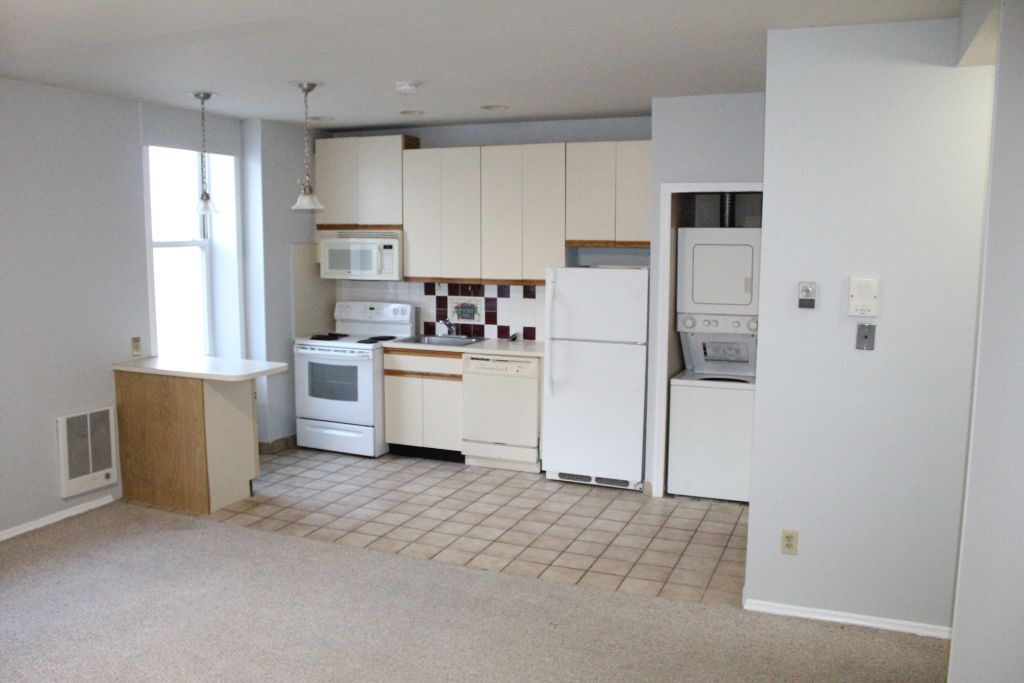 Primary Photo - 100 Clinton St