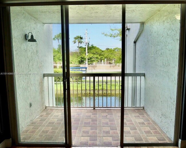 Foto del edificio - 4623 NW 97th Ct