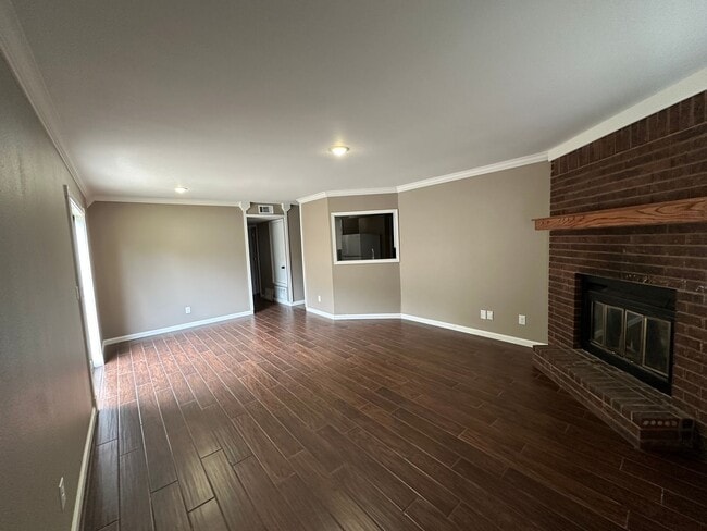Foto del edificio - Welcome to this charming 3-bedroom, 2-bath...