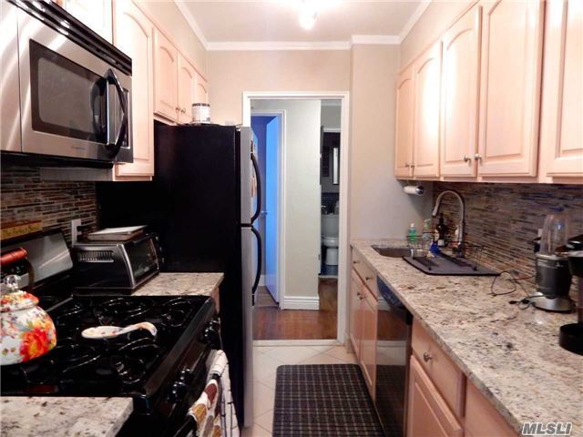 Foto del edificio - 4 Birchwood Ct