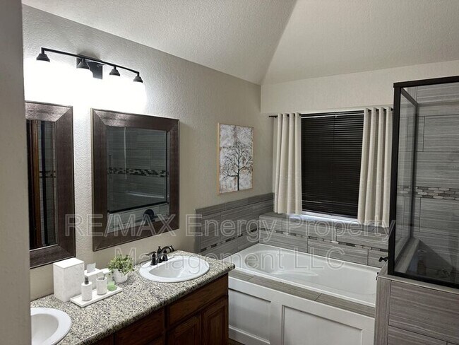 Building Photo - 905 Shiloh Terrace