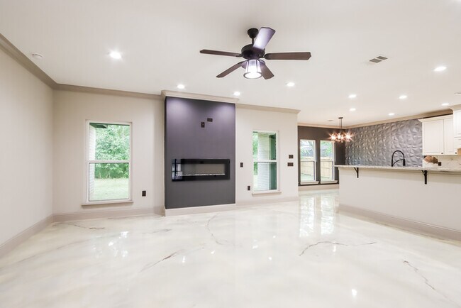 Foto del edificio - Stylish and Spacious 3-Bedroom Home