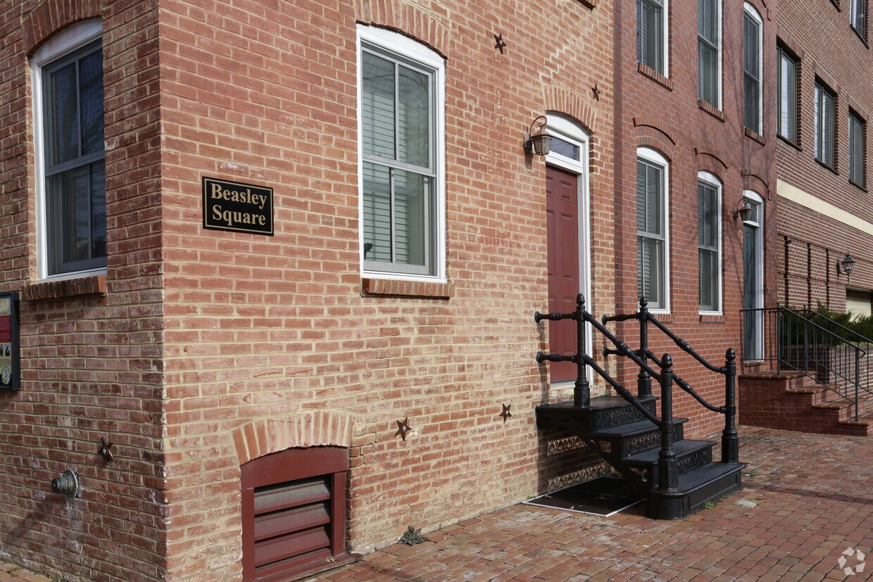 Building Photo - 238 S West St