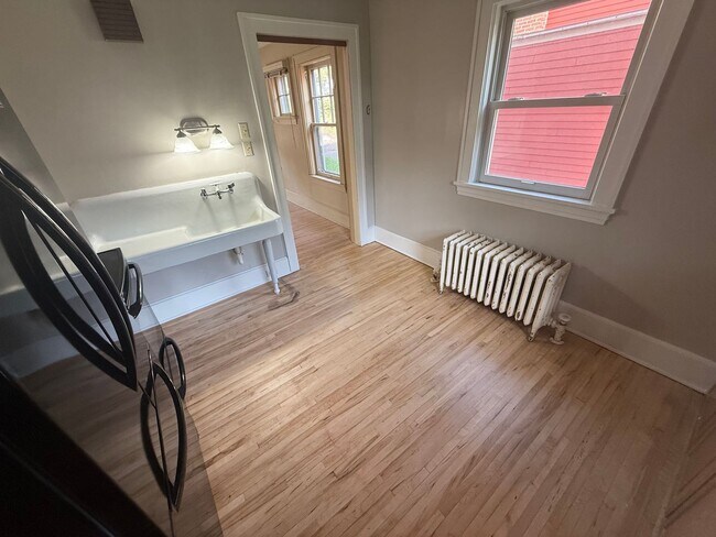 Building Photo - Duluth MN 5 bedroom - 2.5 bath